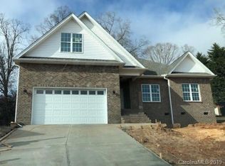 1261 10th Street Pl NW, Hickory, NC 28601