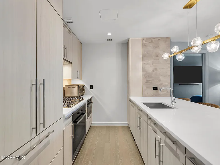 15 Morris Ave #611 — Photo 11