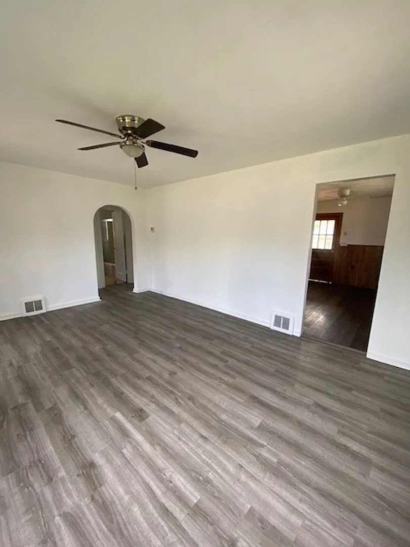 Large 3-Bedroom Home! — Photo 2