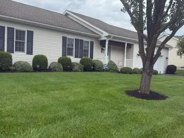70 Kevin Dr, New Oxford, PA 17350