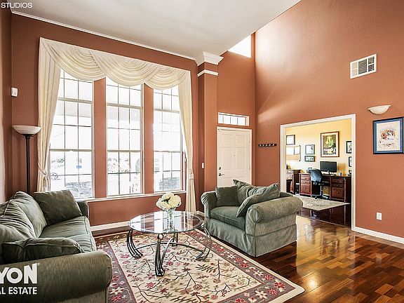 3rd image of 1808 Alicante St