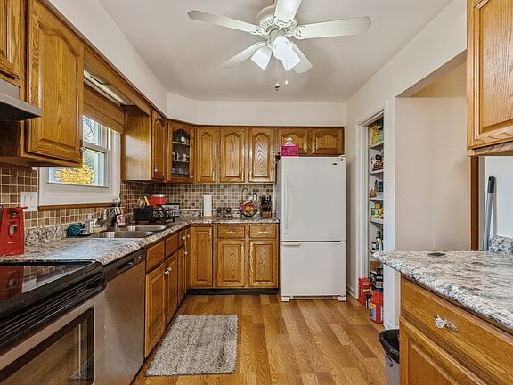 3rd image of 645 Stewart Ct