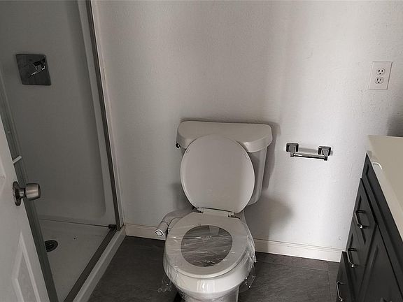 4th image of 20707 Greenpark Dr