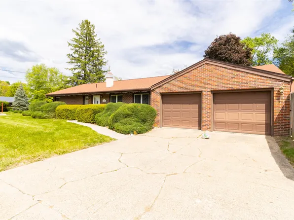 6916 Colby Ave, Windsor Heights, IA 50324