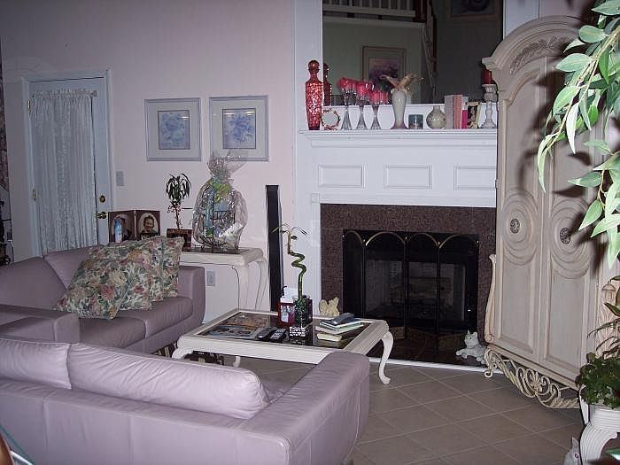 Living room w/fireplace