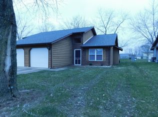 512 Red Bud Ln #B, Troy, IL