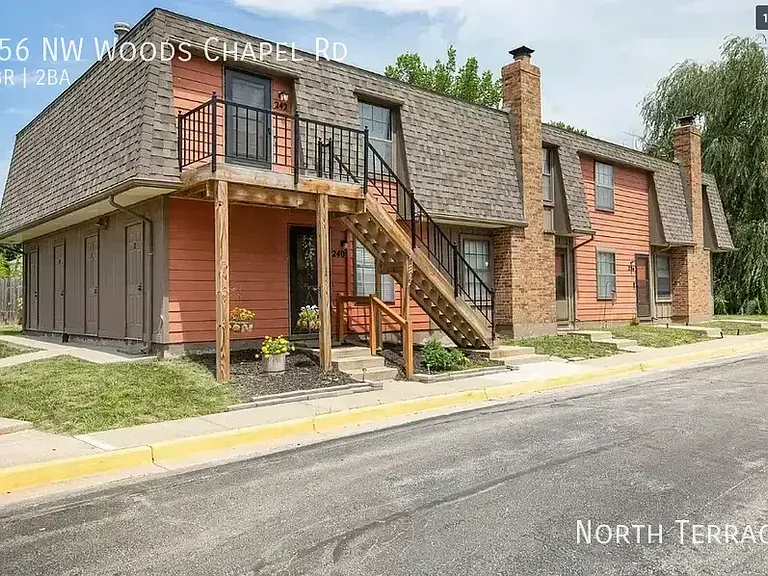256 NW Woods Chapel Rd — Photo 1