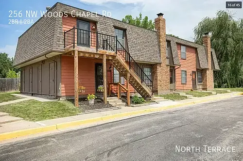 256 NW Woods Chapel Rd Photo 1