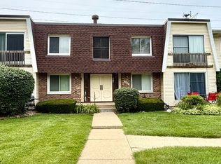 6818 Roberts Dr APT 7, Woodridge, IL 60517