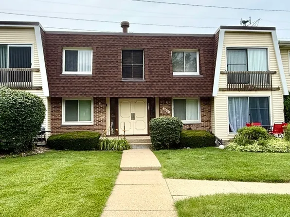 6818 Roberts Dr APT 7, Woodridge, IL 60517