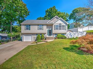 185 Victory Dr, Ronkonkoma, NY 11779