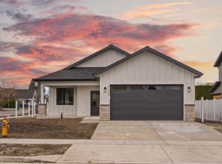 9045 N Raintree Ln, Hayden Lake, ID 83835