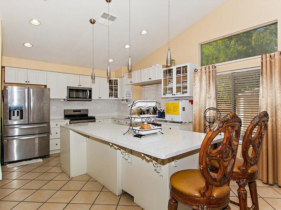 1st image of 45010 Desert Fox Dr