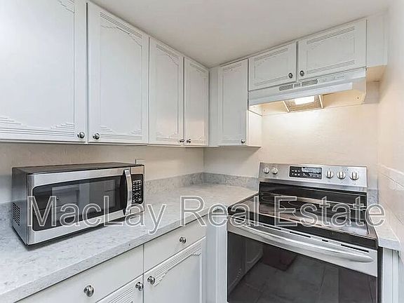 4th image of 2935 N 68th St Unit 109