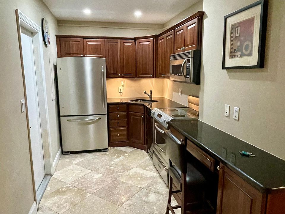 2nd image of 2426 SE 17th Street Cswy #107A