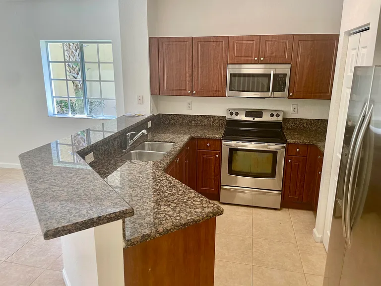 5156 SE Mariner Garden Cir — Photo 4