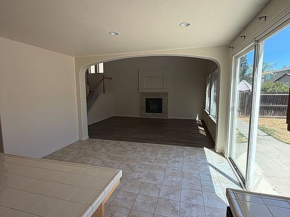 4th image of 702 Chandon Dr