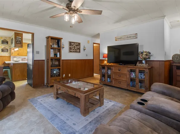 815 S 8th Ave, Teague, TX 75860