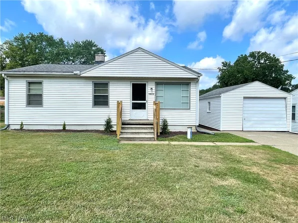 3002 Greer Rd, Akron, OH 44319