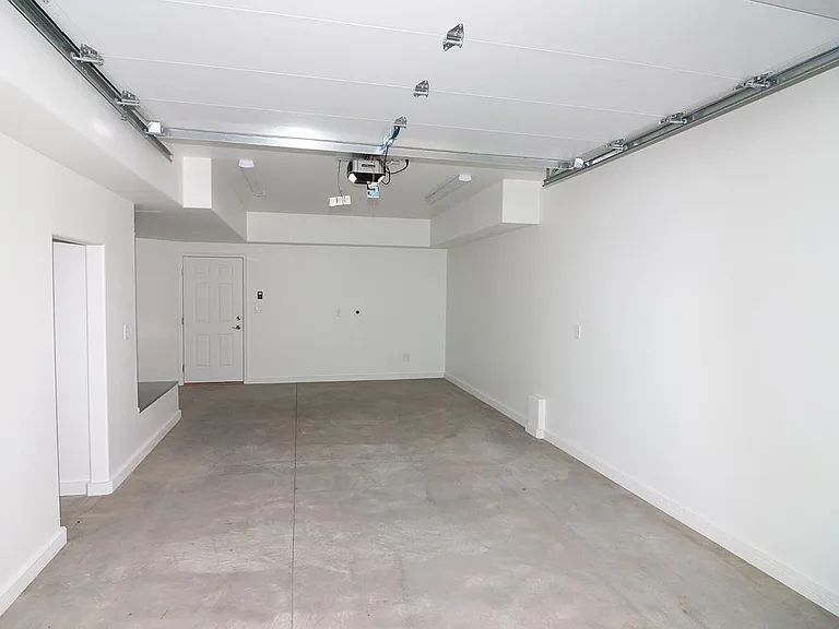 1030 Belford Ave — Photo 25