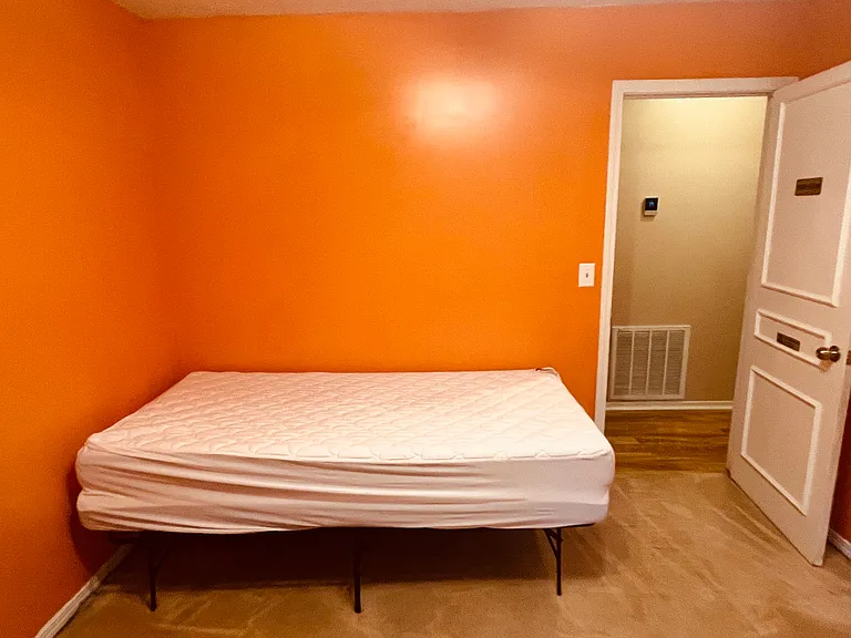 816 Summit St — Photo 13