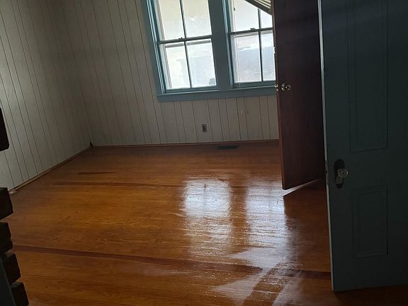 3rd image of 209 Oshields St