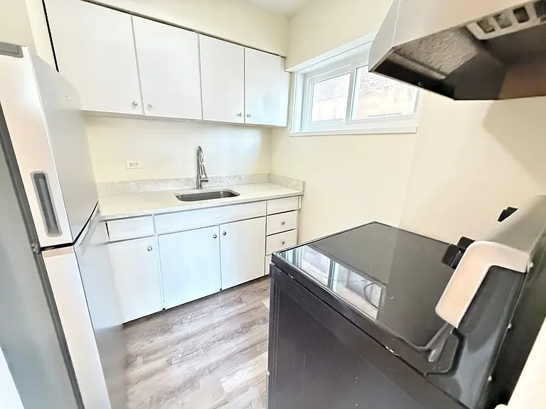 1400 Chicago Ave — Photo 5