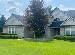 4115 Forest Edge Dr, Commerce Township, MI