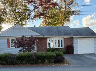 25 Pensaukee Ave, North Providence, RI 02911