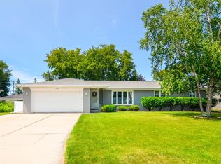 2230 Barberry Ln, Green Bay, WI 54304