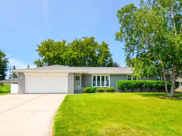 2230 Barberry Ln, Green Bay, WI 54304
