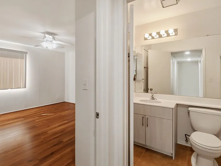 1619 S Bentley Ave — Photo 12