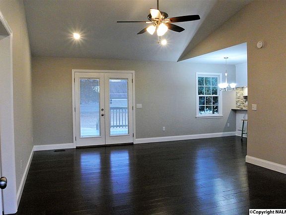 3rd image of 122 Mandy Dr