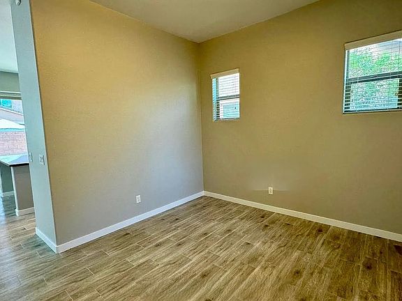 2nd image of 1433 E Lovebird Ln