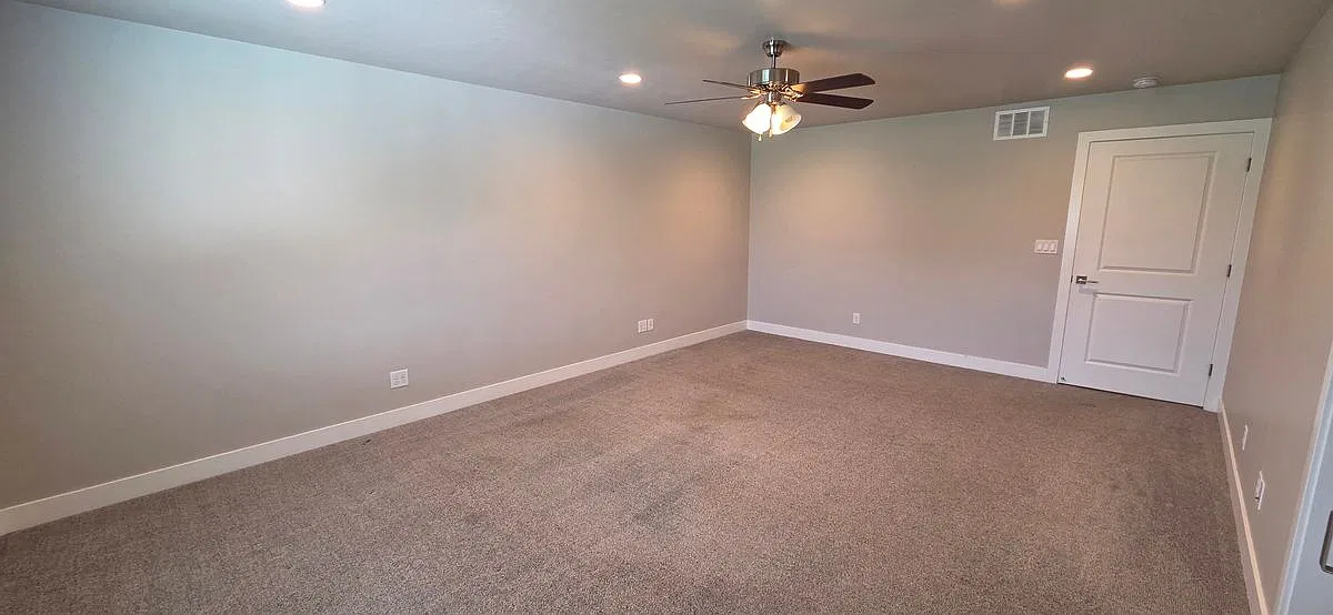 4 bed, 3.0 bath, 2212 sqft, $2,200 — Photo 2