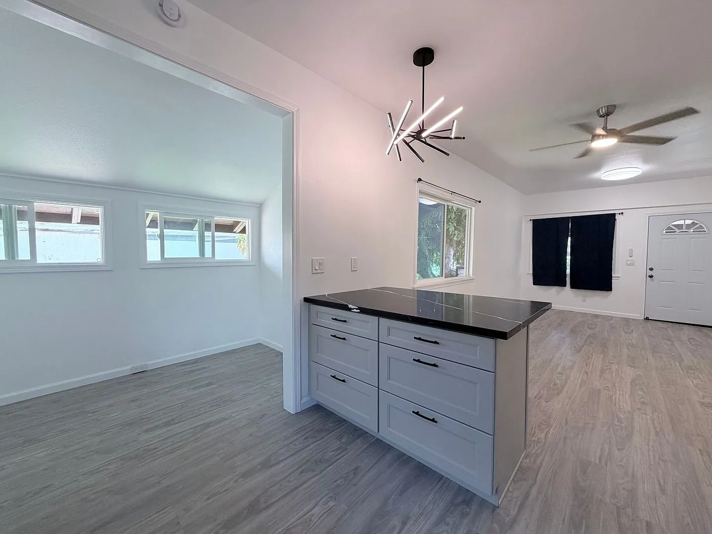 Newly Renovated 2 Bedroom, 1 Bathroom House — Photo 3