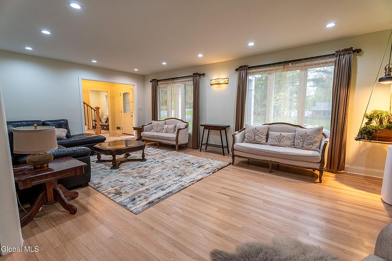 3rd image of 2292 Pinehaven Drive