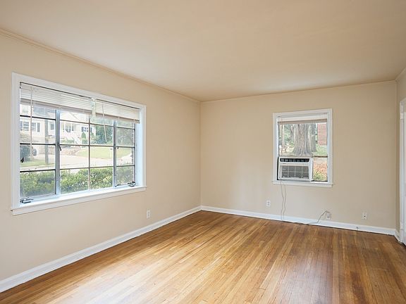 3rd image of 1337 Briarwood Dr NE Unit 1
