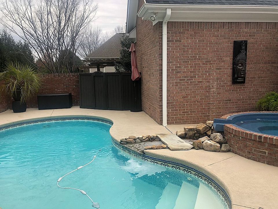 2nd image of 416 Kingsgate Ct