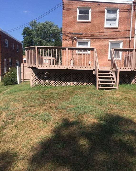 2nd image of 214 Emerald Ln