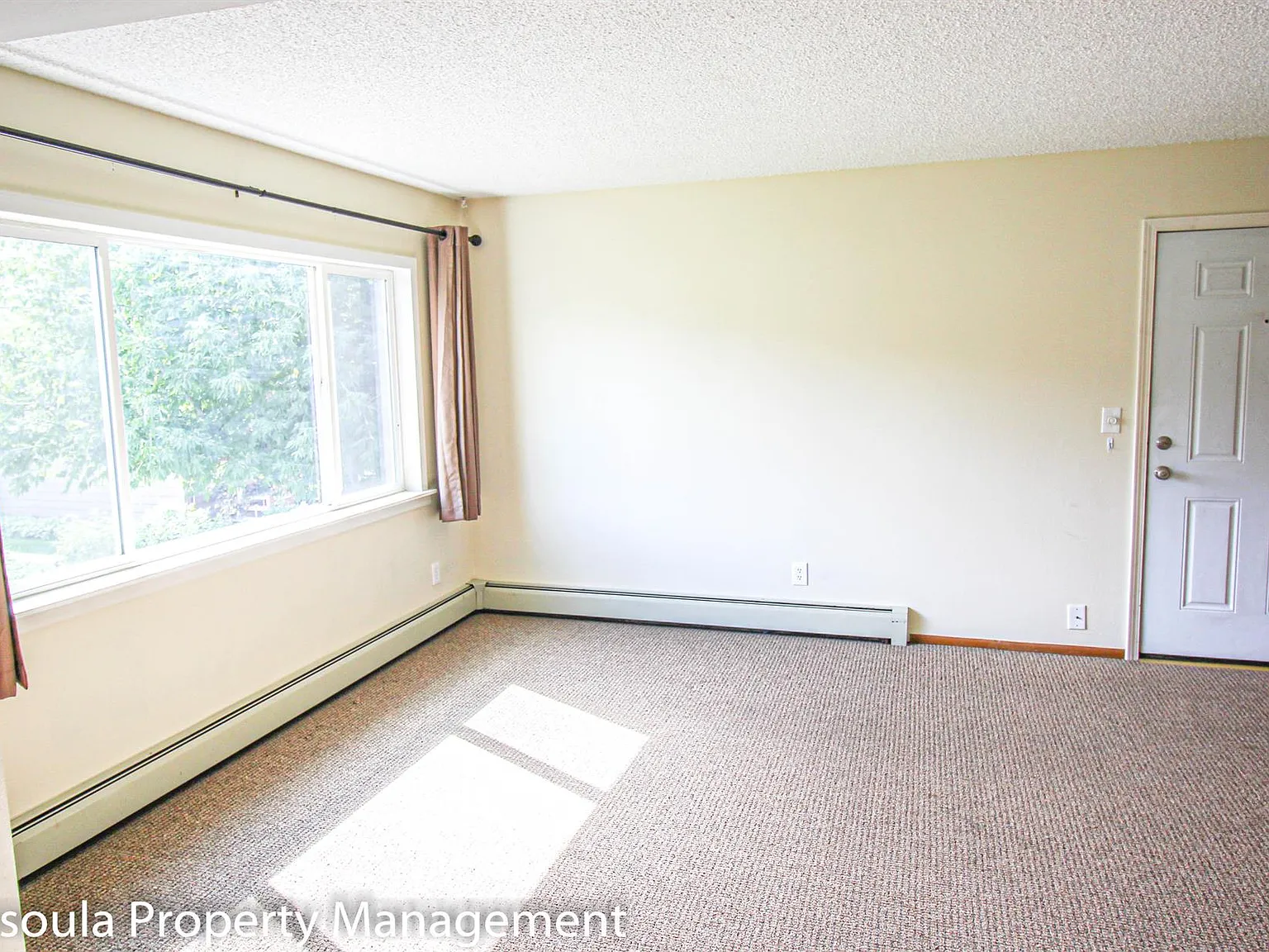832 Rollins — Photo 3