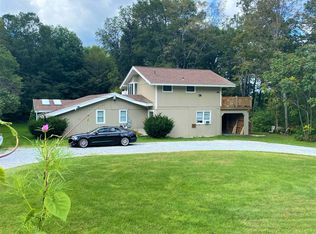 69 Applewood Ln, Manchester Center, VT 05255