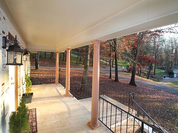3rd image of 4404 Woodbine Rd