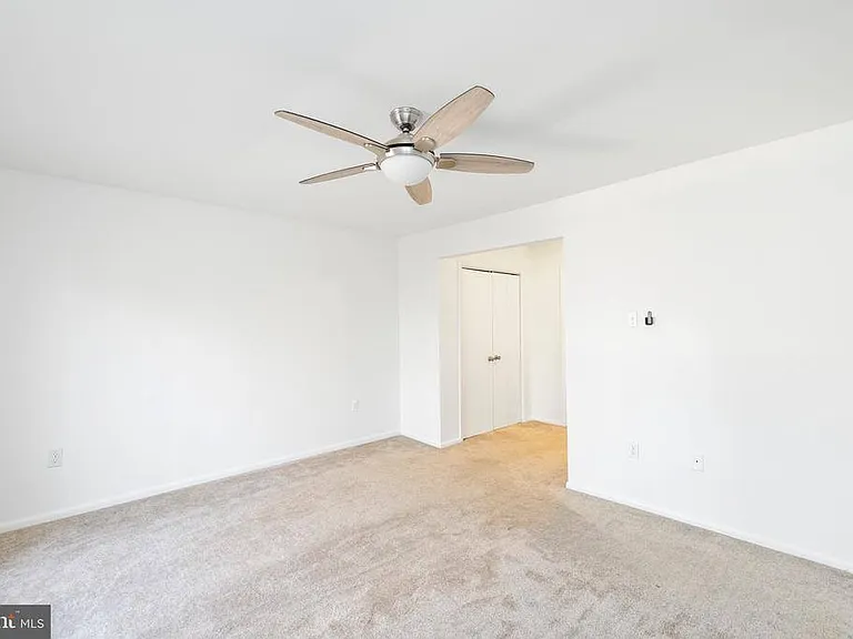 12265 Greenleaf Ave — Photo 18