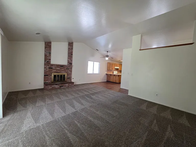 1846 N Selina Ct — Photo 8