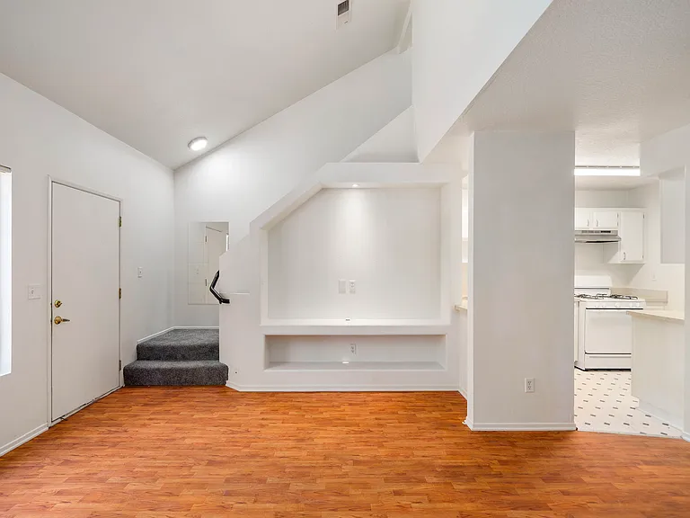 220 W Truslow Ave — Photo 16