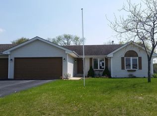 594 Angelica Ln, Roscoe, IL 61073