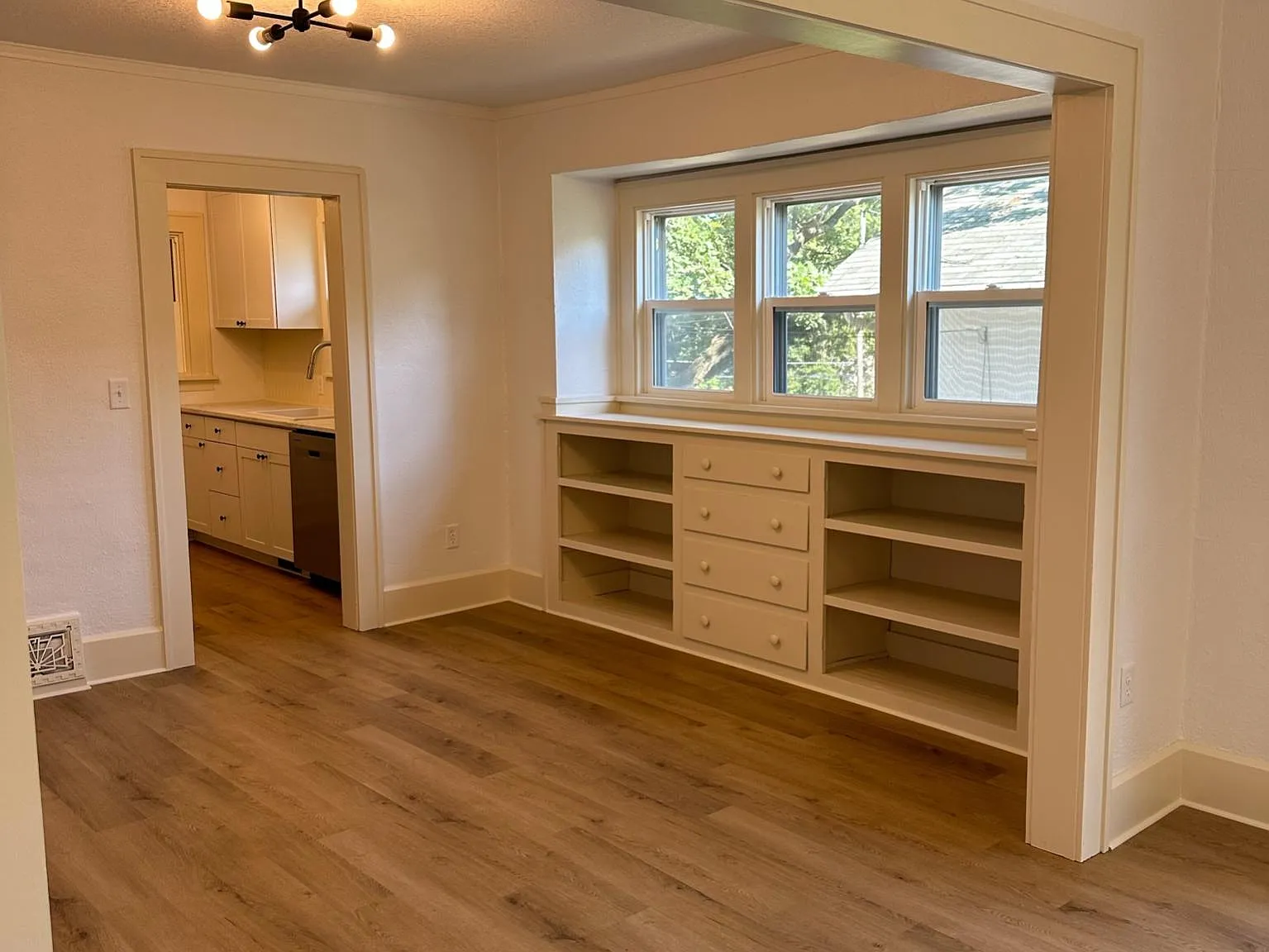 2 bed, 900 sqft, $1,550 — Photo 3