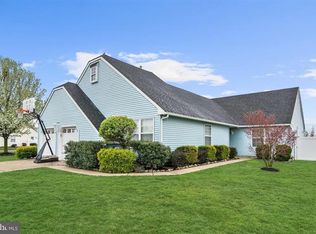 17 Sassafras Dr, Sicklerville, NJ 08081