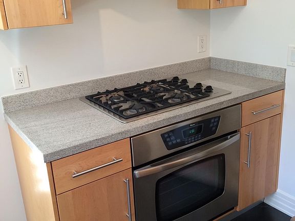 5th image of 1220 N Poinsettia Dr